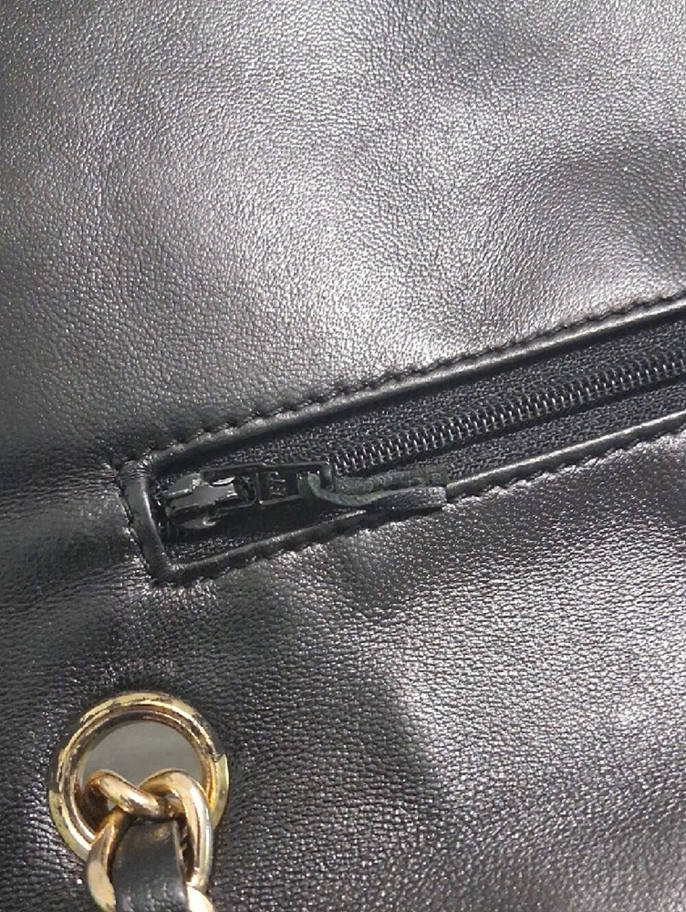 CHANEL MAXI CLASSIC FLAP - Picture 13 of 16